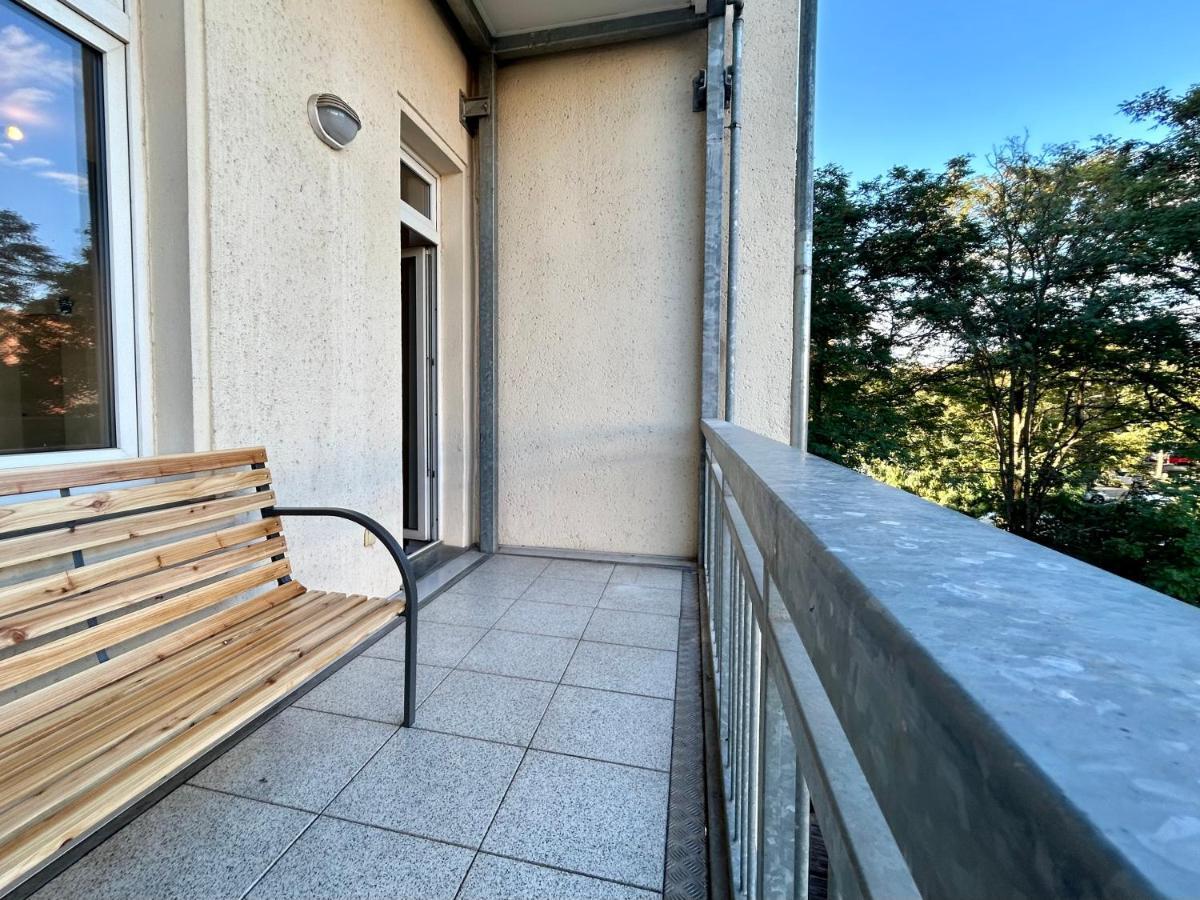 2 Schlafzimmer-Balkon-Kueche-Parkplatz-Designerbad Leipzig Exterior foto